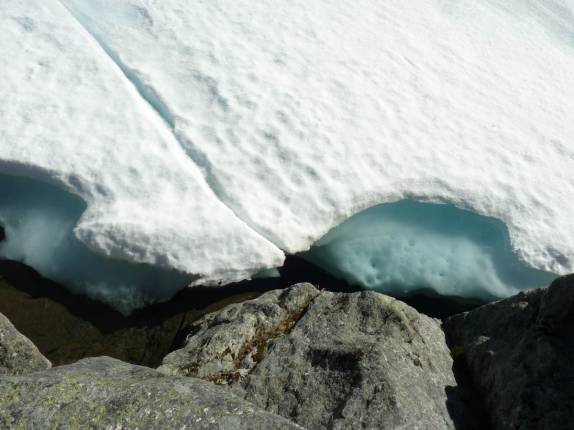 Muito gelo na Laguna Témpanos, 45 minutos acima do refúgio San Martín, região de Bariloche, na Argentina